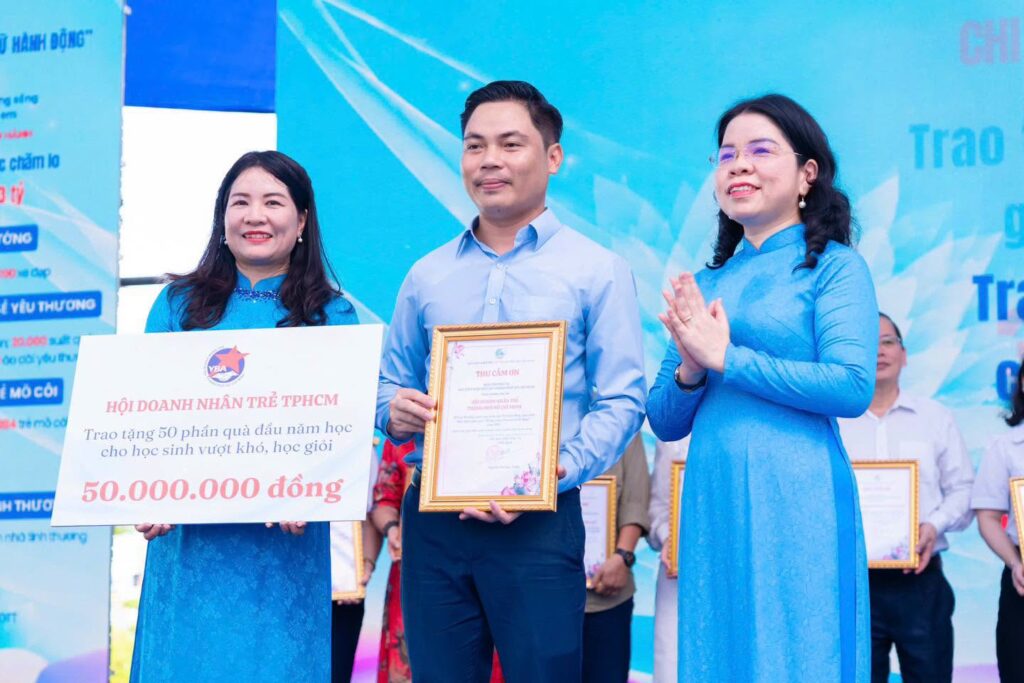 YBA HCM đồng hành chăm lo cho học sinh vượt khó, học giỏi