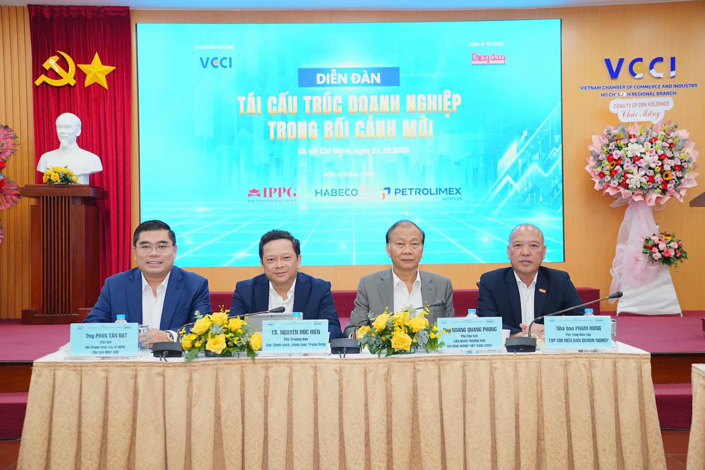 YBA HCM tham gia diễn đàn “Tái cấu trúc doanh nghiệp trong bối cảnh mới”